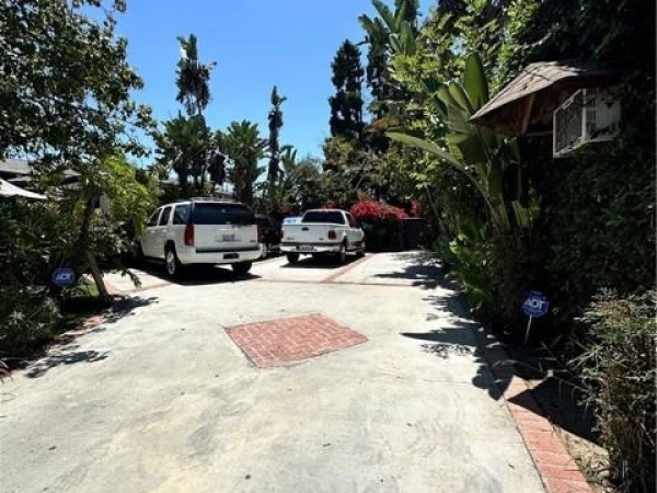 Listing Image #2 - Multi-family for sale at 638 W Century Boulevard, Los Angeles CA 90044