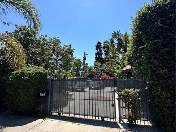 Listing Image #3 - Multi-family for sale at 638 W Century Boulevard, Los Angeles CA 90044
