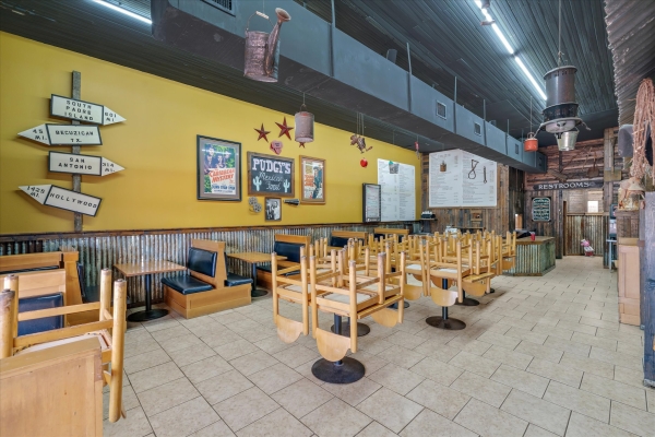 Listing Image #3 - Retail for sale at 118 ES Commerce, Wills Point TX 75169