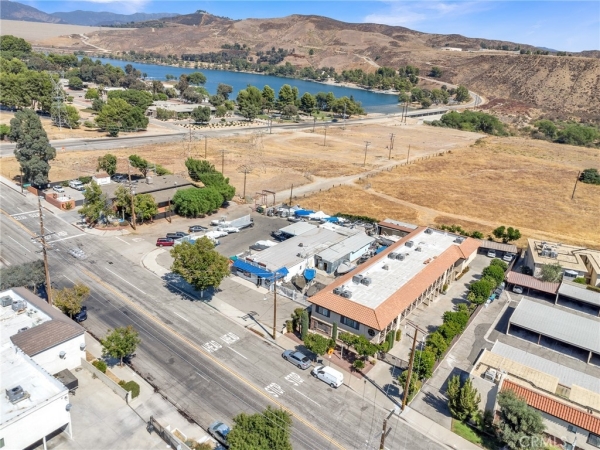 Listing Image #2 - Retail for sale at 31752 Ridge Route Road, Castaic CA 91384