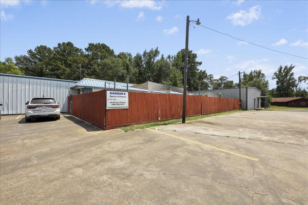 Listing Image #1 - Others for sale at 35125 US HWY 96, Buna TX 77612