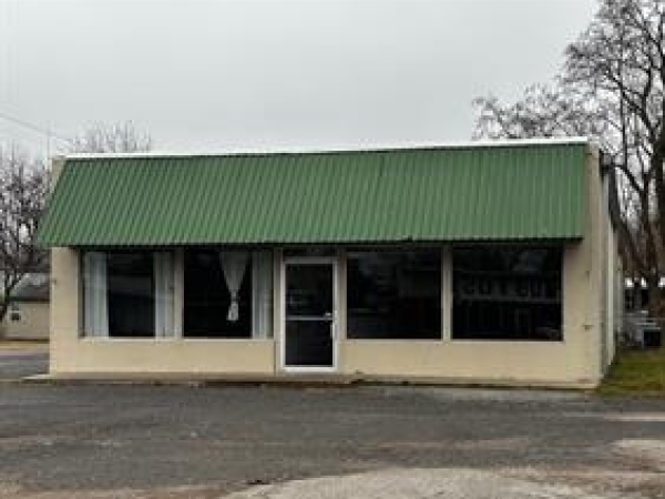 Listing Image #1 - Office for sale at 401 S 2nd Street, Stillwell OK 74960