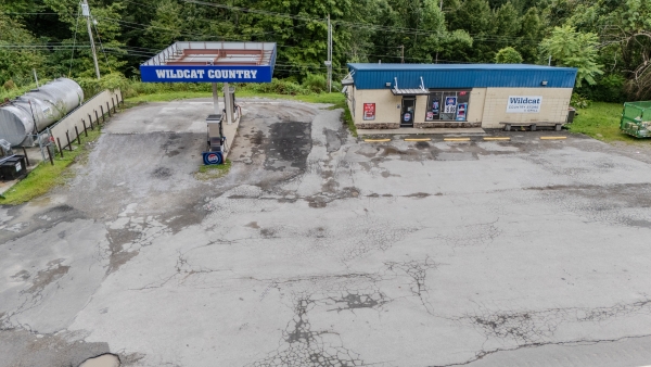 Listing Image #3 - Retail for sale at 8249 US 119, Calvin KY 40813