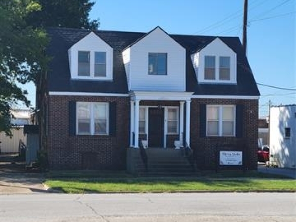 Listing Image #1 - Hotel for sale at 10 S Vann Street, Pryor OK 74361