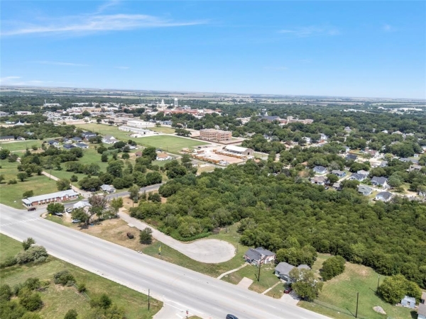 Listing Image #3 - Others for sale at 515 Mcdonald Street, Hillsboro TX 76645