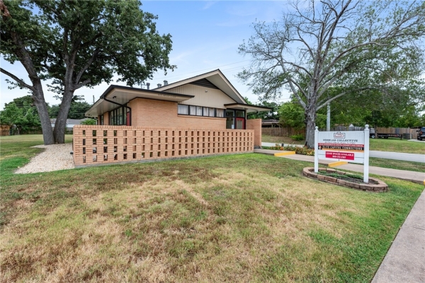 Listing Image #2 - Office for sale at 601 Mary Lake Drive, Bryan TX 77801