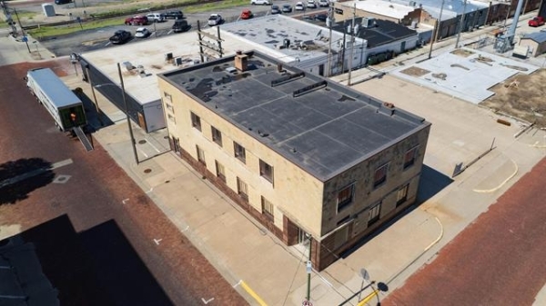 Listing Image #2 - Office for sale at 1011 Fort St, Hays KS 67601
