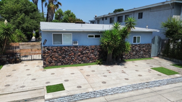 Listing Image #3 - Multi-family for sale at 12315 Burbank Boulevard, Valley Village CA 91607