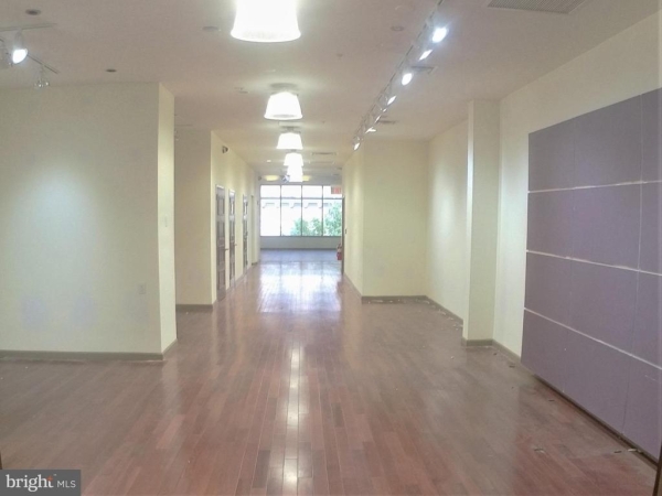 Listing Image #3 - Retail for sale at 718 Chestnut Street, Philadelphia PA 19106