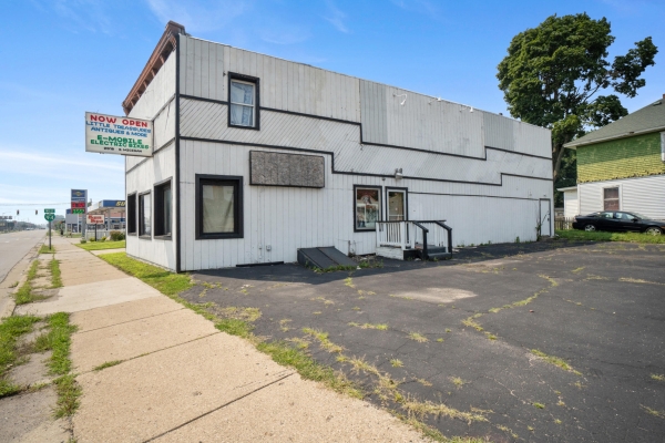 Listing Image #1 - Others for sale at 2016 E Michigan Avenue, Jackson MI 49202