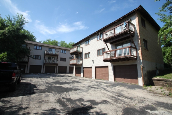 Listing Image #3 - Multi-family for sale at 1602 E State Street, Rockford IL 61104