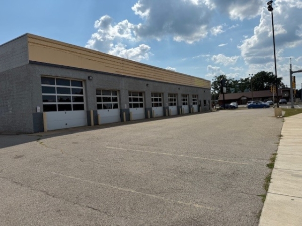 Listing Image #2 - Retail for sale at 211 N Gilbert St, Danville IL 61832