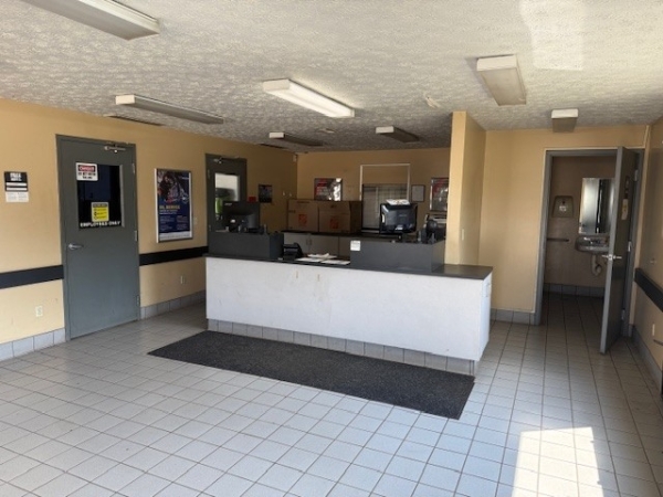 Listing Image #3 - Retail for sale at 211 N Gilbert St, Danville IL 61832