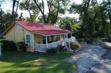 Listing Image #2 - Retail for sale at 402 E College, Canton TX 75103