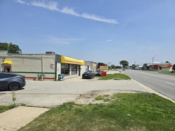 Listing Image #2 - Retail for sale at 1340 Ogden Avenue, Downers Grove IL 60515