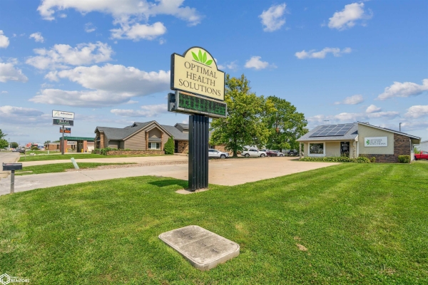 Listing Image #3 - Others for sale at 580 S Roosevelt Avenue, Burlington IA 52601