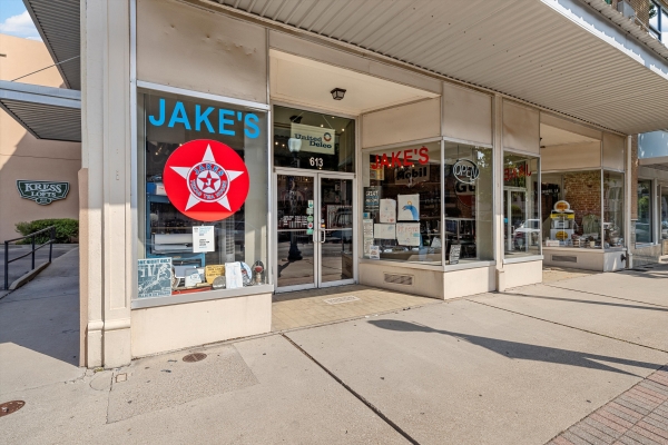 Listing Image #2 - Retail for sale at 613 Austin Ave, Suite E1, Waco TX 76701