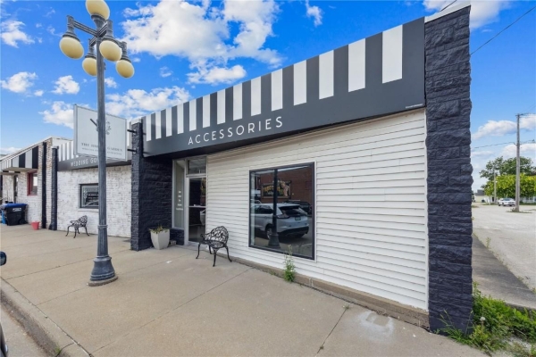 Listing Image #2 - Others for sale at 315 A Avenue, Vinton IA 52349