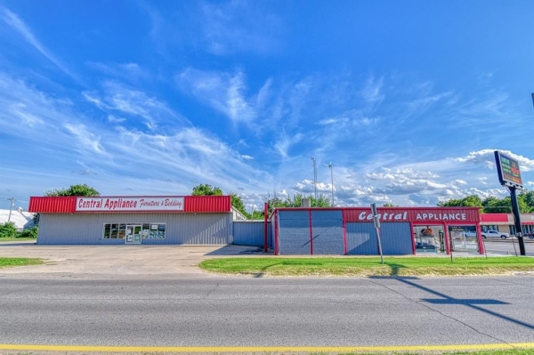 Listing Image #1 - Others for sale at 102 E Central Boulevard, Anadarko OK 73005
