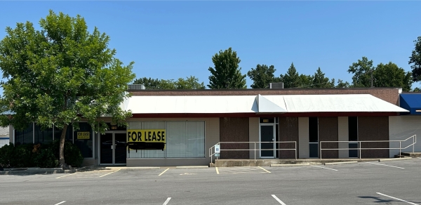 Listing Image #1 - Office for sale at 1118-1120 W Main St q, Carbondale IL 62901 Listing Image #1 - Office for sale at 1118-1120 W Main St q, Carbondale IL 62901