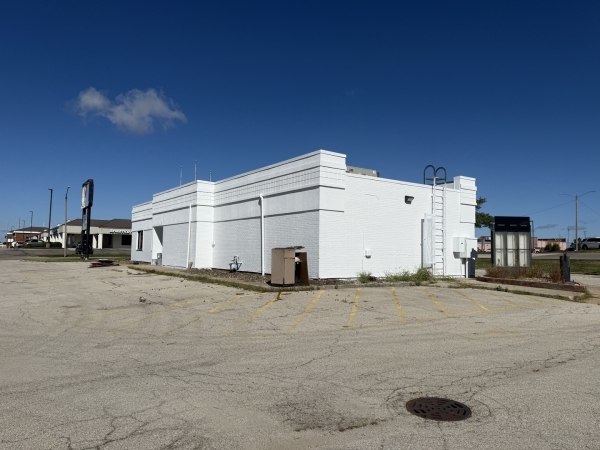 Listing Image #3 - Retail for sale at 501 N Prospect Road, Bloomington IL 61704