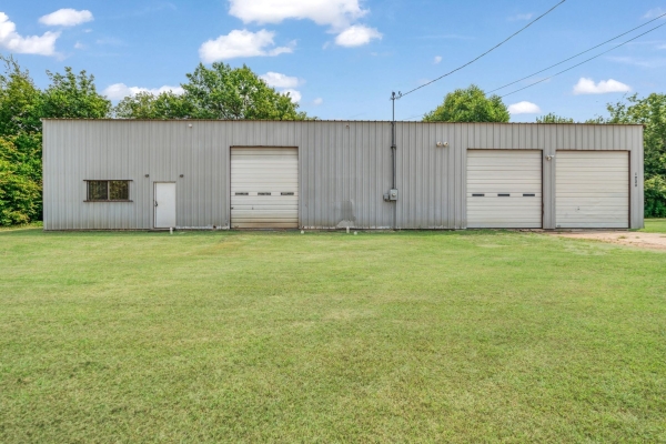 Listing Image #1 - Industrial for sale at 1250 19th Street NW, Paris TX 75460