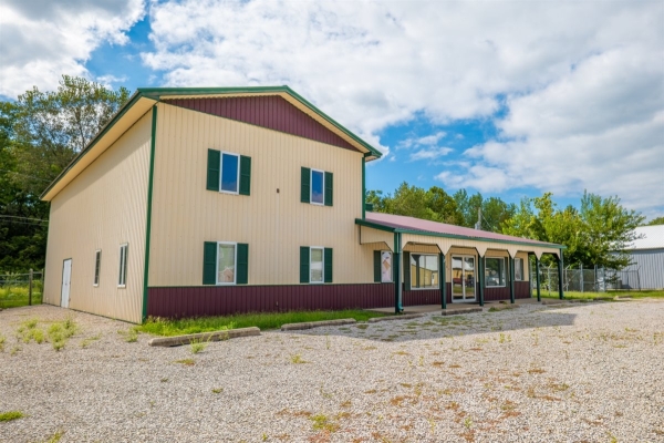 Listing Image #2 - Others for sale at 586 S Section St, Sullivan IN 47882