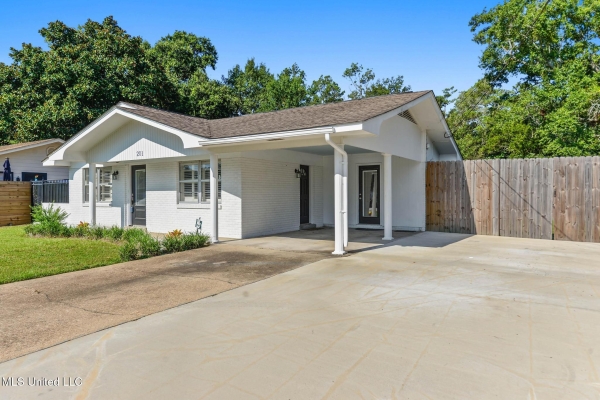Listing Image #2 - Office for sale at 201 Walnut Drive, Ocean Springs MS 39564
