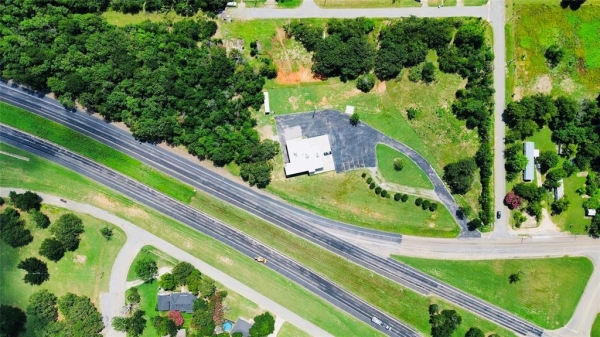 Listing Image #2 - Office for sale at 1020 N Eisenhower Parkway, Denison TX 75020