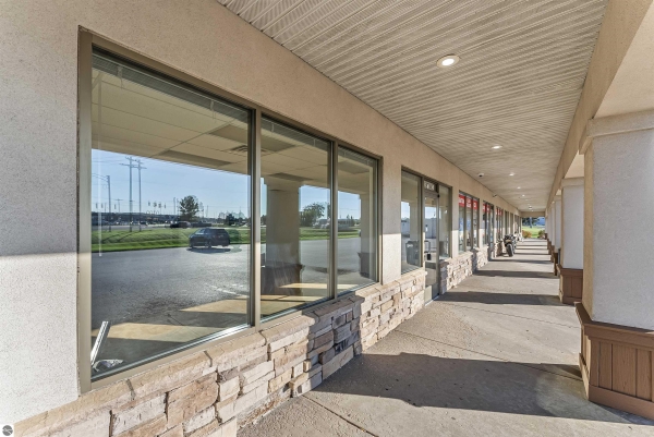 Listing Image #3 - Retail for sale at 3970 S Mackinaw Trail, Cadillac MI 49601 Listing Image #3 - Retail for sale at 3970 S Mackinaw Trail, Cadillac MI 49601