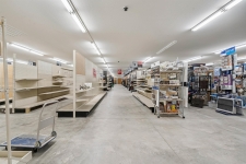 Listing Image #3 - Retail for sale at 829 1st Ave Se, Oelwein IA 50662