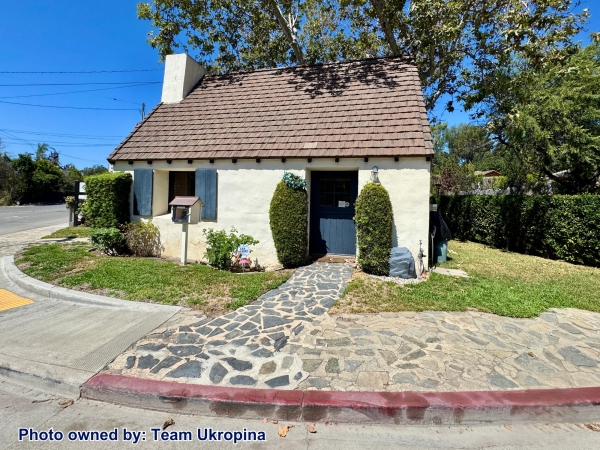 Listing Image #2 - Office for sale at 1471 E Altadena Dr, Altadena CA 91001
