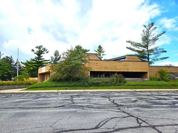 Listing Image #2 - Office for sale at 5610 Gratiot, Saginaw MI 48638