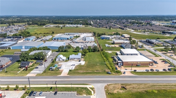 Listing Image #2 - Others for sale at 694 Henri De Tonti Boulevard, Tontitown AR 72762