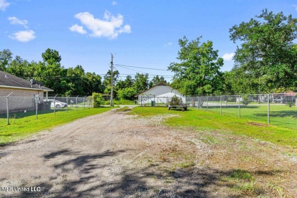 Listing Image #3 - Others for sale at 526 1/2 Main Street, Bay Saint Louis MS 39520