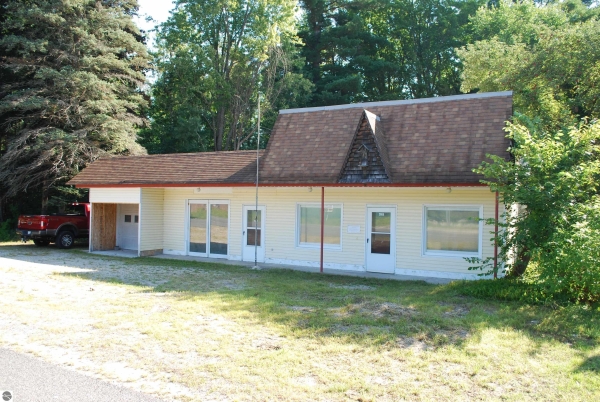 Listing Image #2 - Retail for sale at 2665 J Maddy Parkway, Interlochen MI 49643