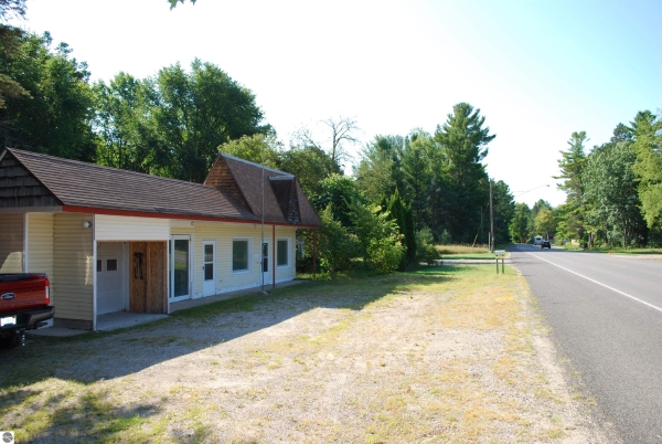 Listing Image #3 - Retail for sale at 2665 J Maddy Parkway, Interlochen MI 49643