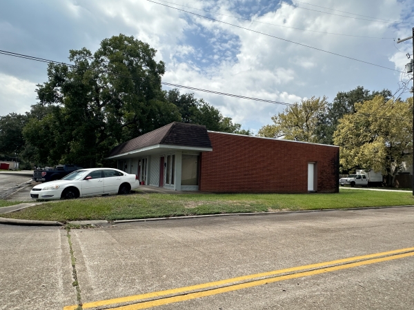 Listing Image #2 - Others for sale at 200 South Hardie Street, Alvin TX 77511
