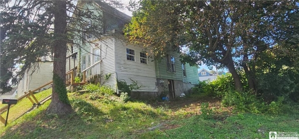 Listing Image #2 - Multi-family for sale at 541 Crescent St, Jamestown NY 14701