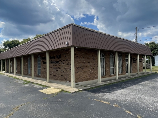 Listing Image #1 - Office for sale at 317 W Gaines St W, Lawrenceburg TN 38464