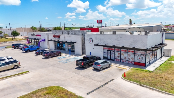 Listing Image #1 - Retail for sale at 3855 International Boulevard, Brownsville TX 78521
