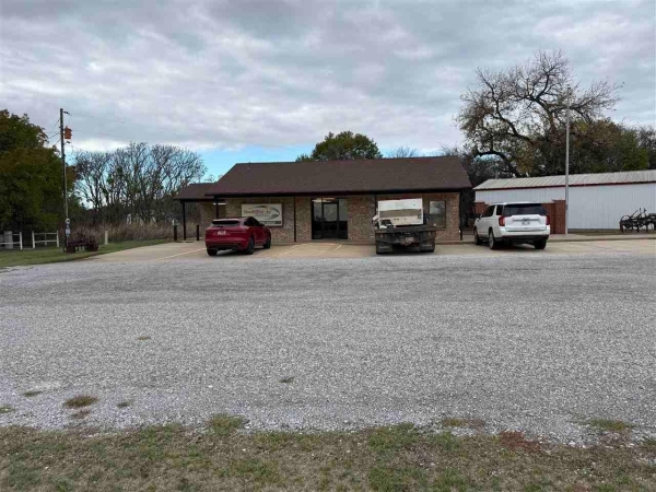 Listing Image #2 - Office for sale at 13605 State Hwy 36, Faxon OK 73540