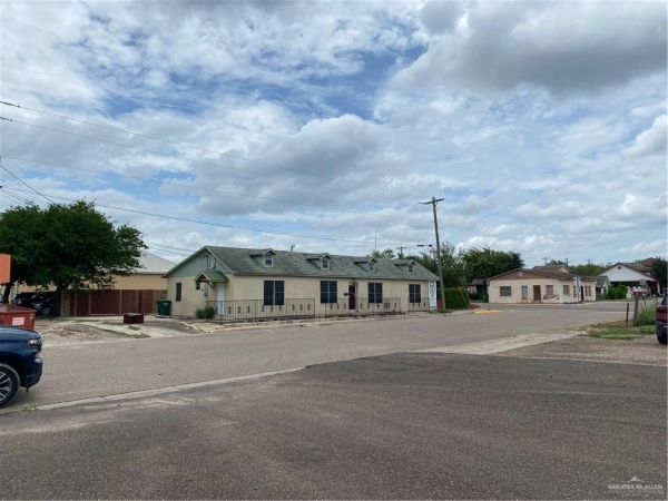 Listing Image #1 - Office for sale at 104  N Texas Street N, Rio Grande City TX 78582