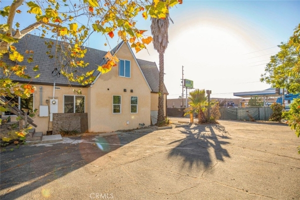 Listing Image #1 - Others for sale at 9052 Sunland Boulevard, Sun Valley CA 91352