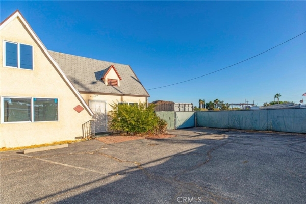 Listing Image #3 - Others for sale at 9052 Sunland Boulevard, Sun Valley CA 91352