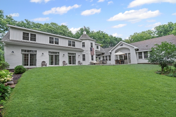 Listing Image #1 - Multi-Use for sale at 204 Country Commons Road, Trout Valley IL 60013