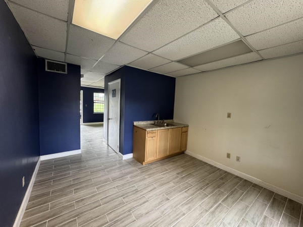 Listing Image #3 - Office for sale at 550 N Balmoral Cir , 3rd Building, Jacksonville FL 32218