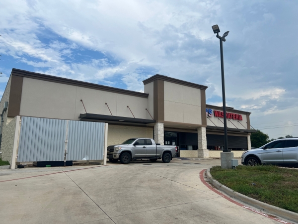 Listing Image #3 - Retail for sale at 705 N Alexander Drive, Baytown TX 77520