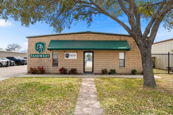Listing Image #2 - Industrial for sale at 108 Commercial Place, Schertz TX 78154