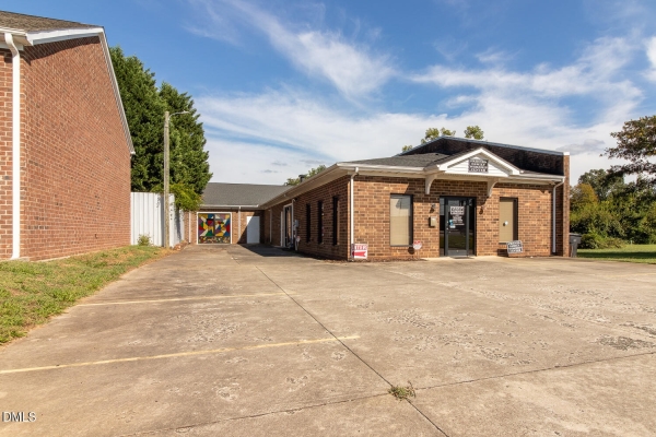 Listing Image #1 - Office for sale at 2006 Maple Avenue, Burlington NC 27215